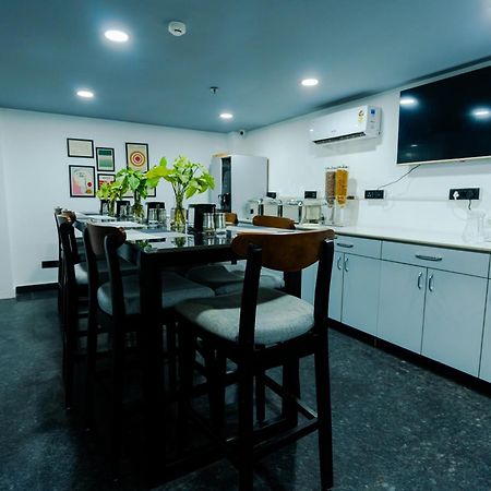 Bedchambers Luxury Apartment Near Golf Course Road Гургаон Екстериор снимка