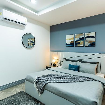 Bedchambers Luxury Apartment Near Golf Course Road Гургаон Екстериор снимка
