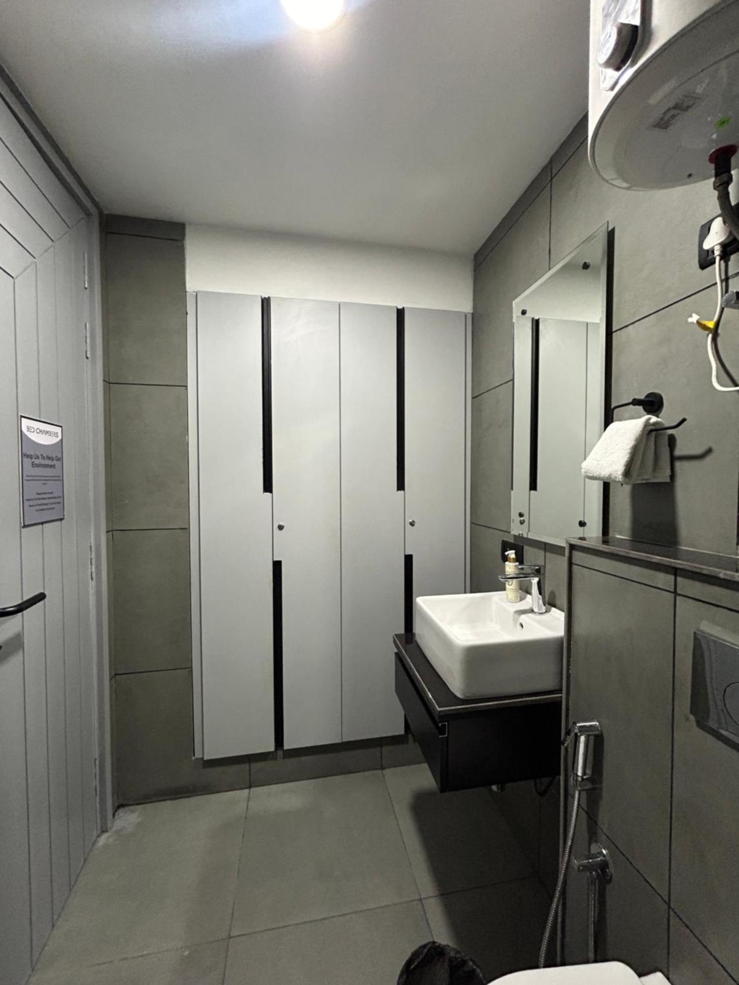 Bedchambers Luxury Apartment Near Golf Course Road Гургаон Екстериор снимка