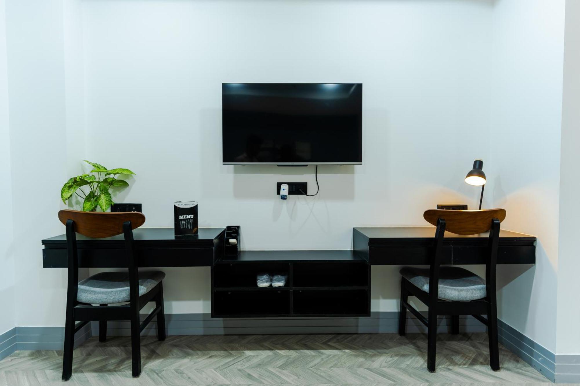 Bedchambers Luxury Apartment Near Golf Course Road Гургаон Екстериор снимка