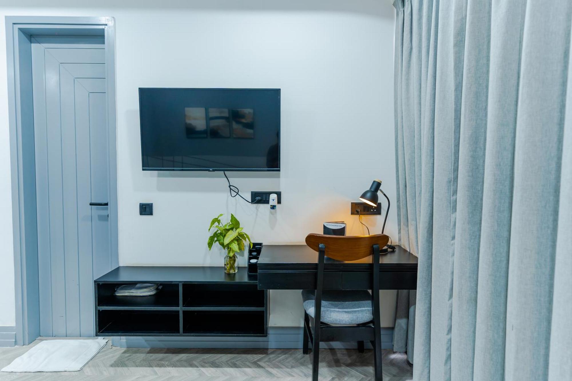 Bedchambers Luxury Apartment Near Golf Course Road Гургаон Екстериор снимка
