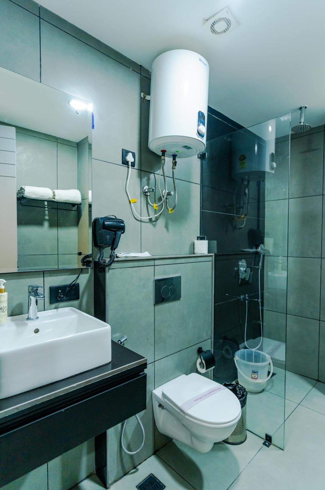 Bedchambers Luxury Apartment Near Golf Course Road Гургаон Екстериор снимка