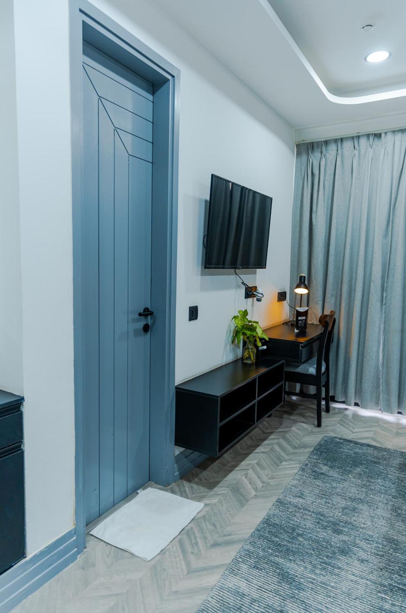 Bedchambers Luxury Apartment Near Golf Course Road Гургаон Екстериор снимка