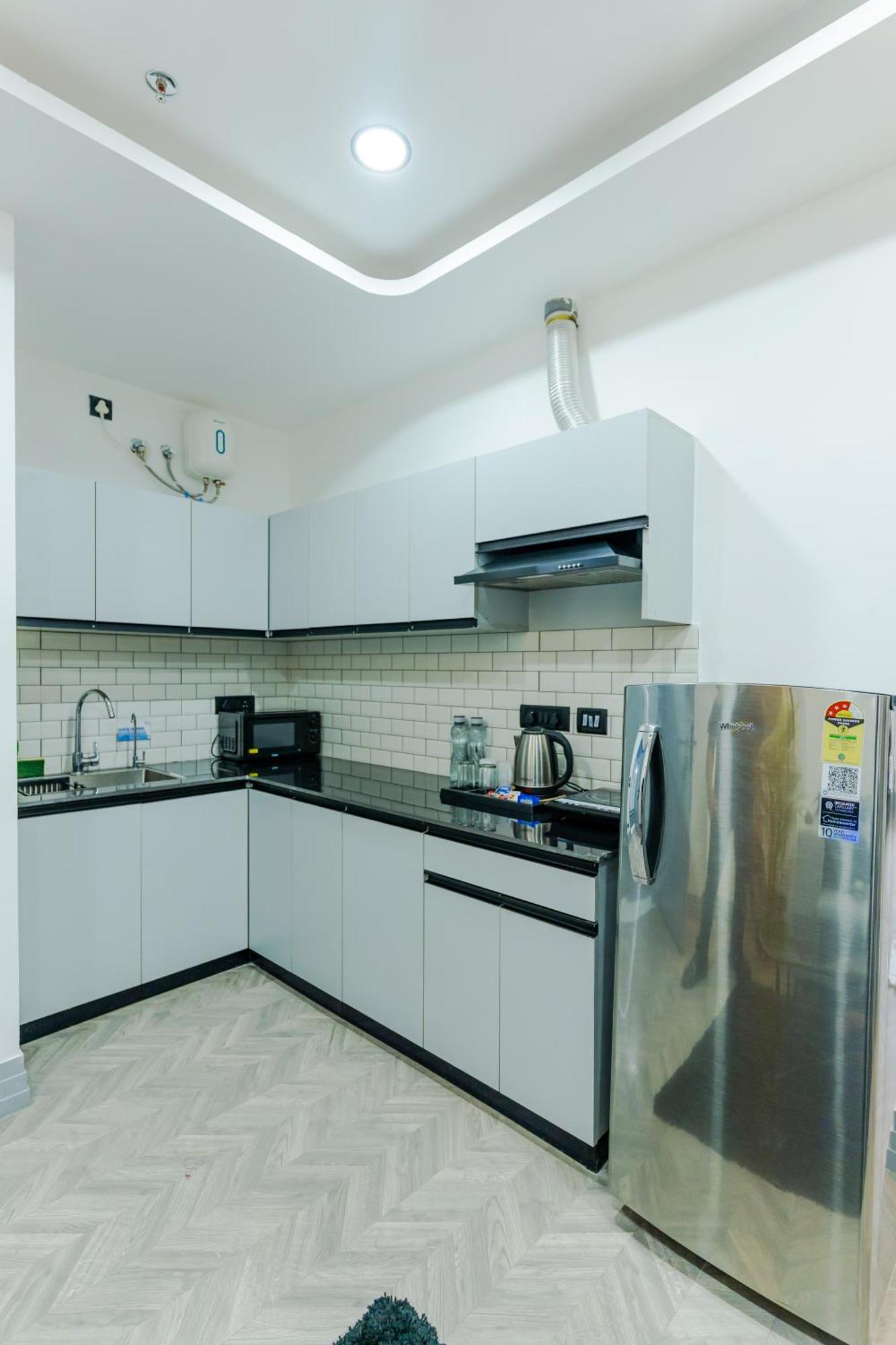 Bedchambers Luxury Apartment Near Golf Course Road Гургаон Екстериор снимка
