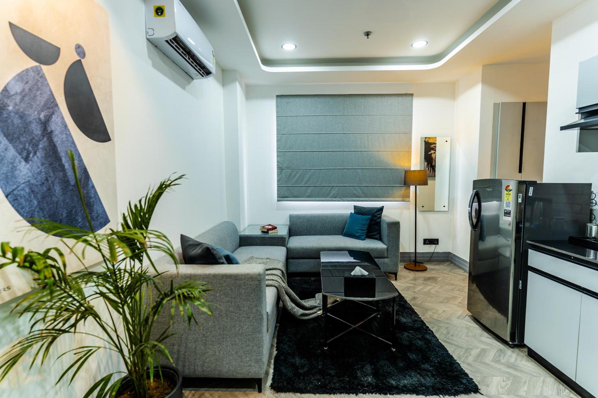 Bedchambers Luxury Apartment Near Golf Course Road Гургаон Екстериор снимка