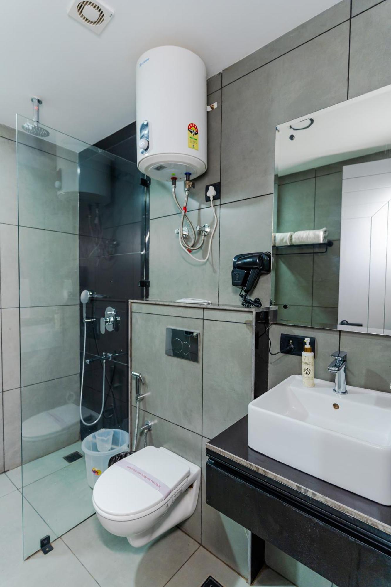 Bedchambers Luxury Apartment Near Golf Course Road Гургаон Екстериор снимка