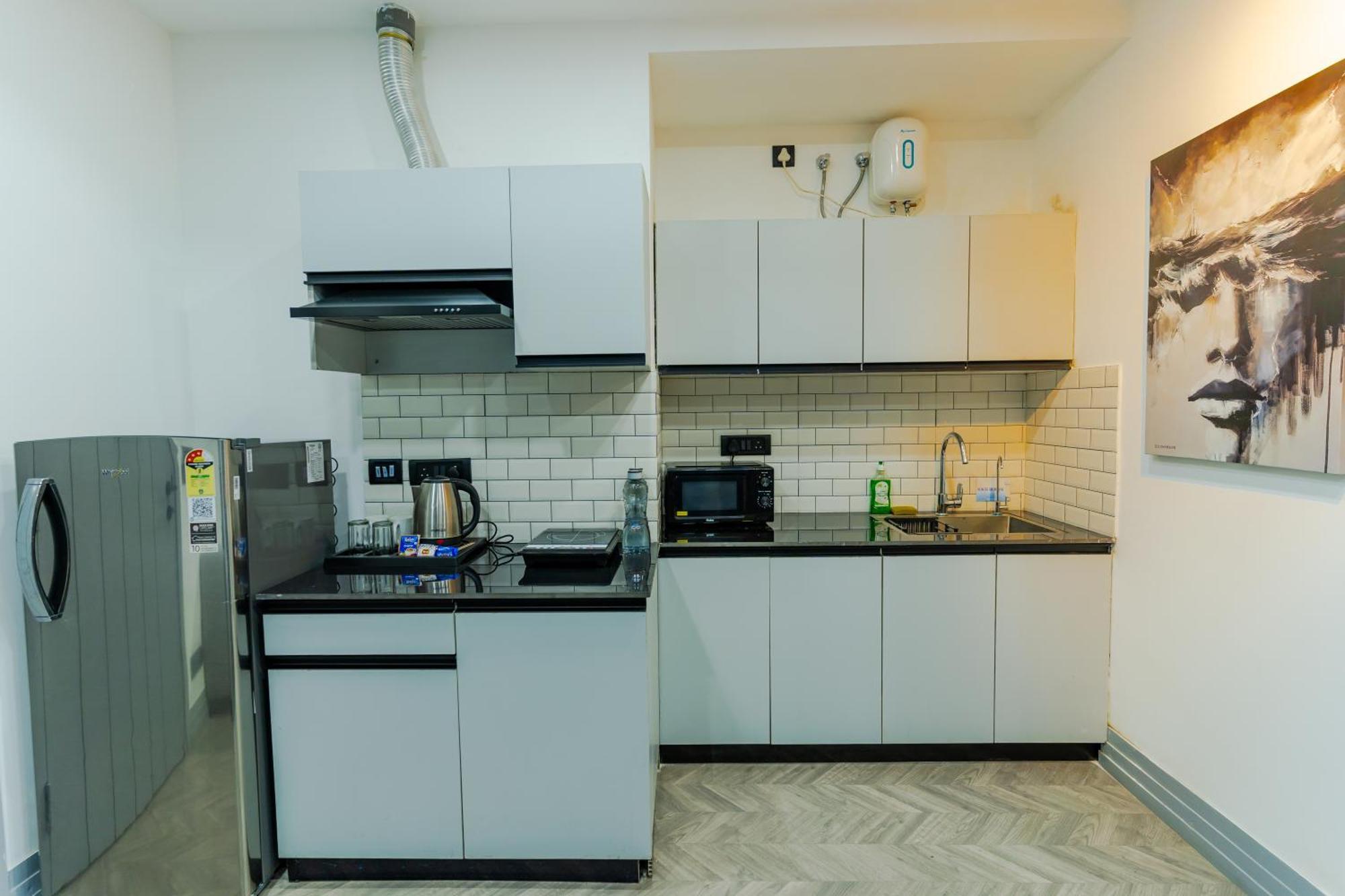Bedchambers Luxury Apartment Near Golf Course Road Гургаон Екстериор снимка