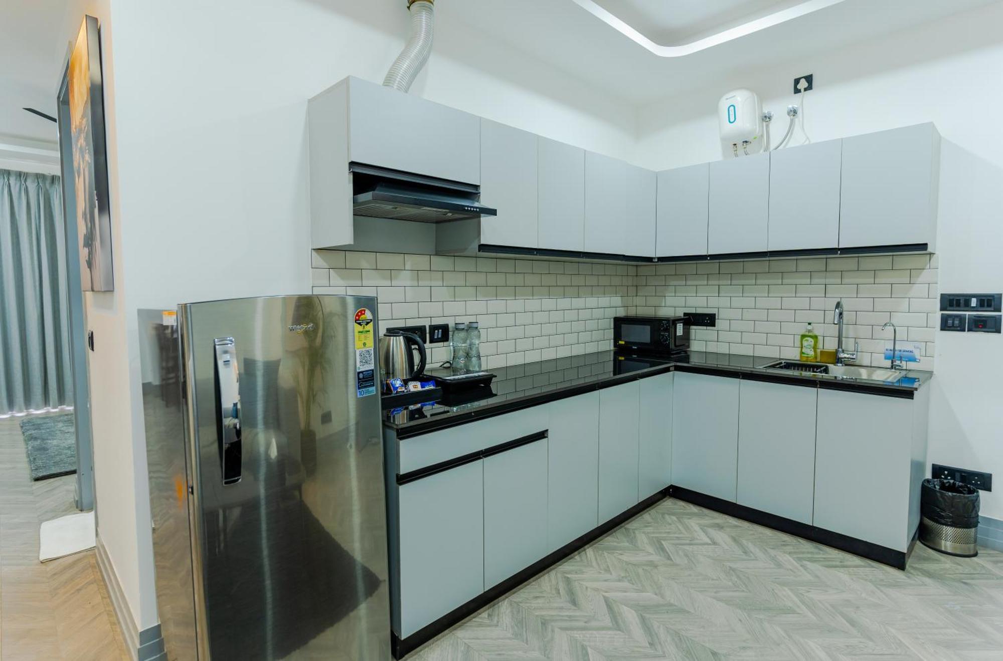 Bedchambers Luxury Apartment Near Golf Course Road Гургаон Екстериор снимка